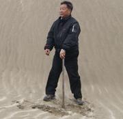 林占熺赴西藏探索如何用菌草治理流沙